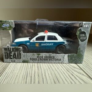 NEW-The Walking Dead Rick Grimes Ford Crown Victoria Die-Cast
